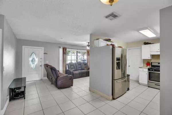 Fort Pierce, FL 34951,5402 Shannon DR