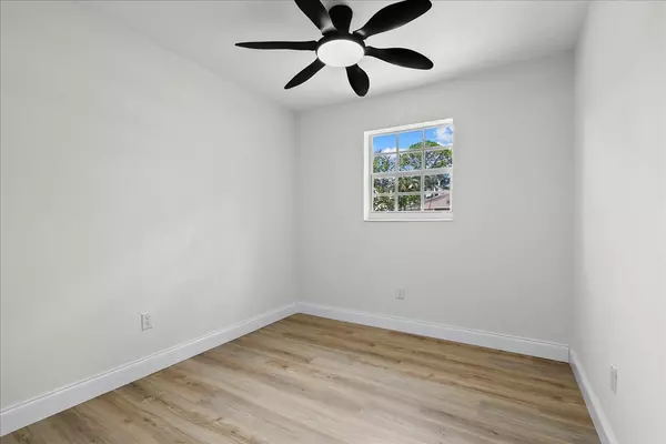 Lake Worth, FL 33463,7493 4th TER