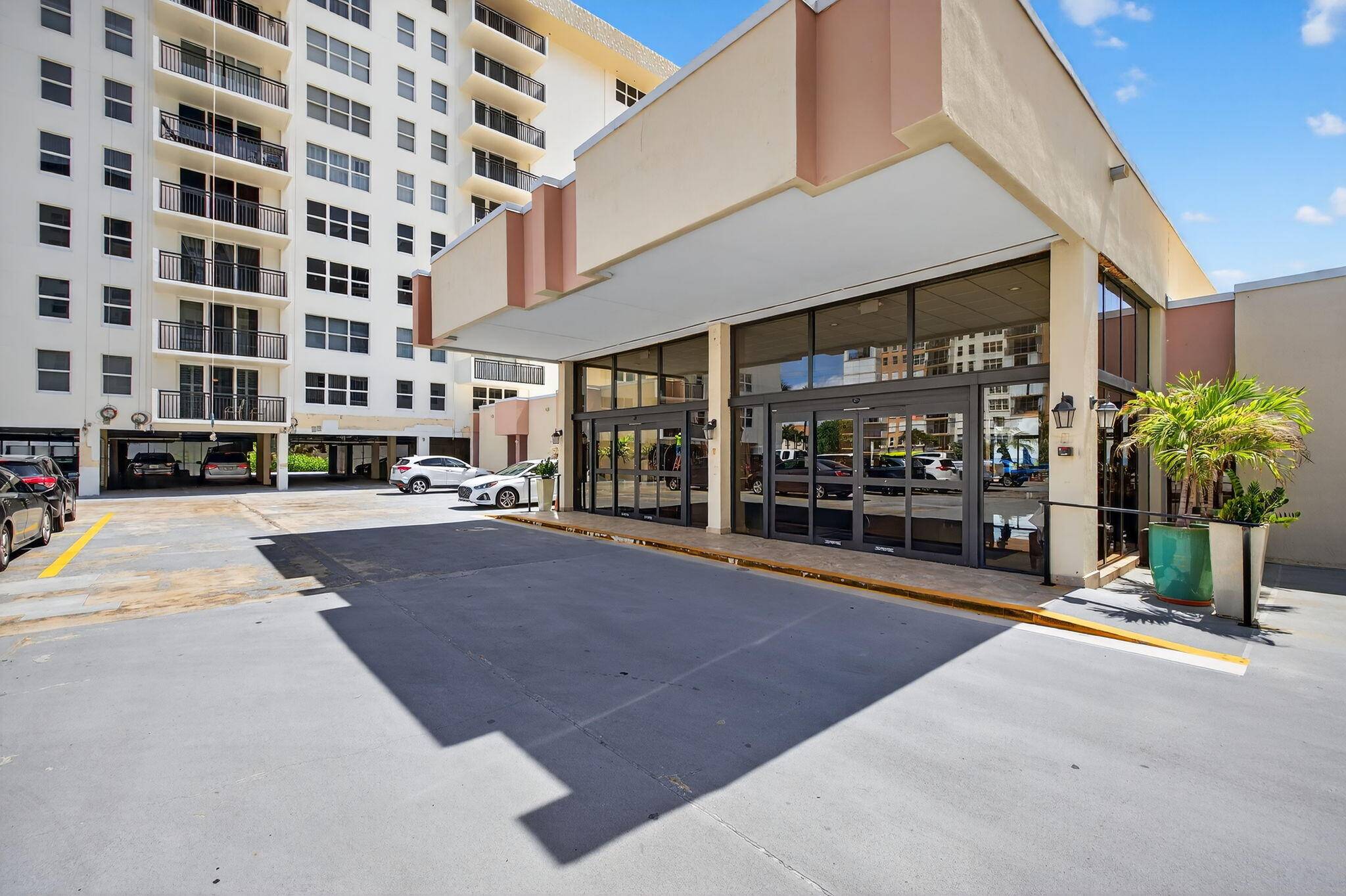 Hillsboro Beach, FL 33062,1149 Hillsboro Mile 504