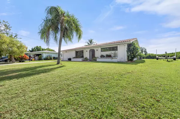 1075 SE Coral Reef ST, Port Saint Lucie, FL 34983