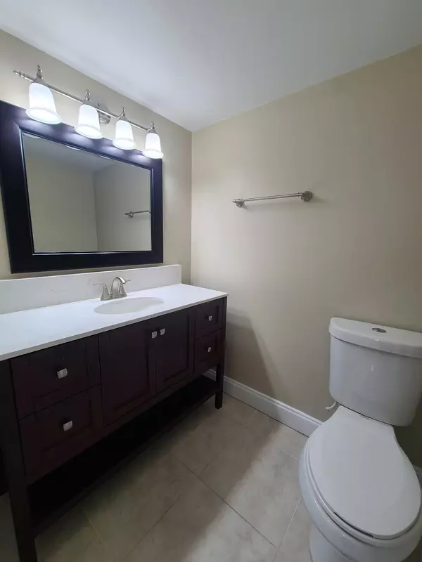 Fort Lauderdale, FL 33306,3201 Bayview DR C