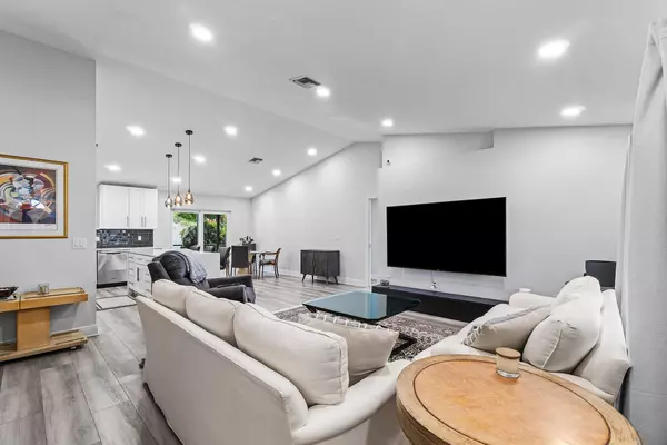 Lantana, FL 33462,981 Wynndale WAY