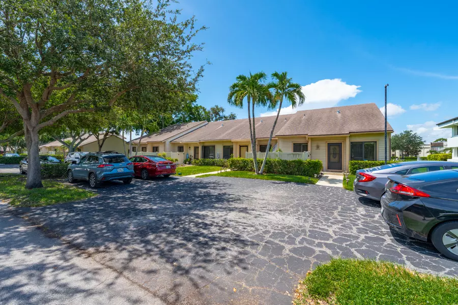 2808 Casa Way, Delray Beach, FL 33445