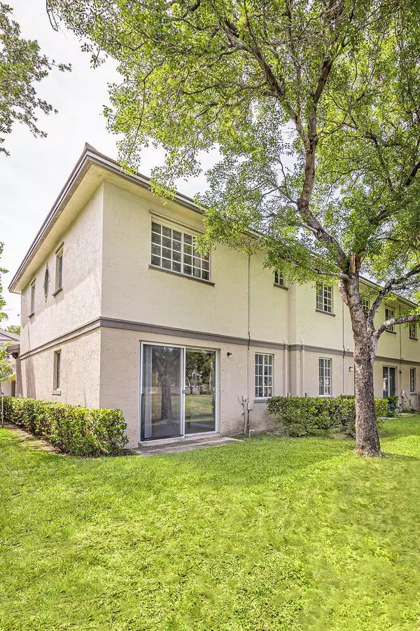 Riviera Beach, FL 33404,970 Tortuga LN