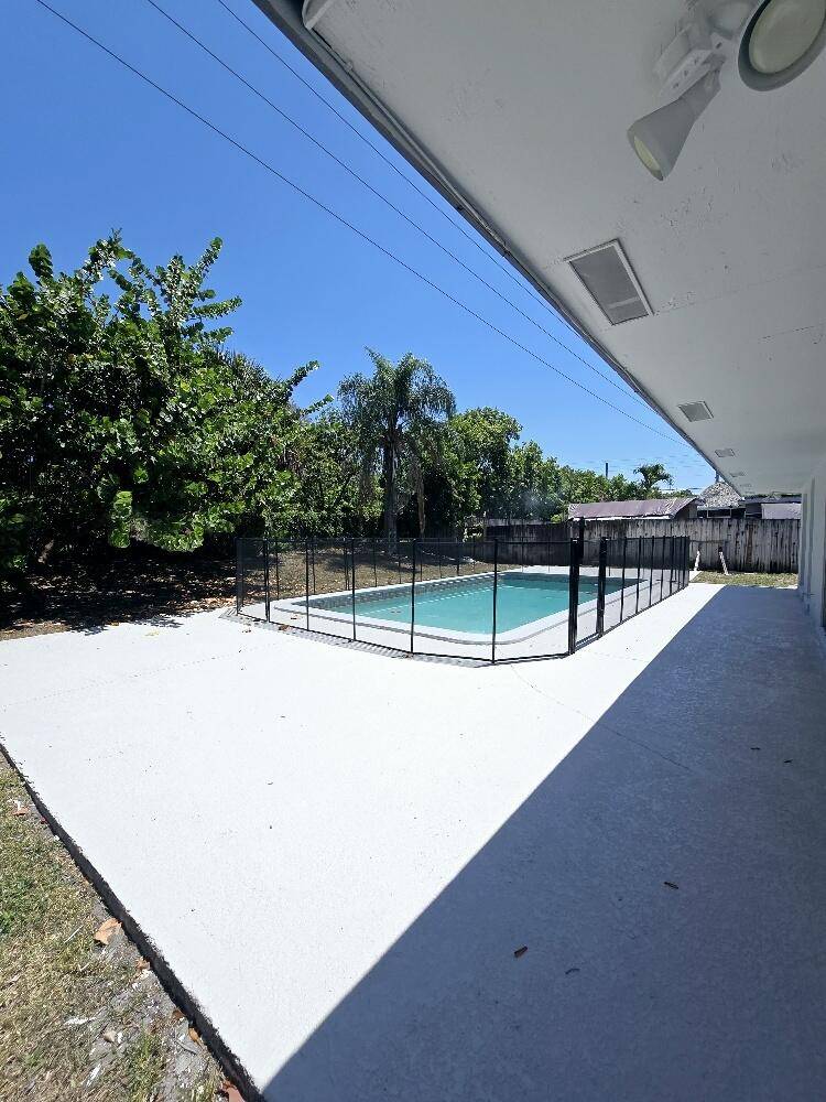 6952 Tradewind WAY, Lake Worth, FL 33462