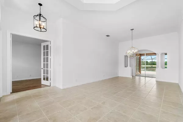 West Palm Beach, FL 33411,6338 Greenhedge CT