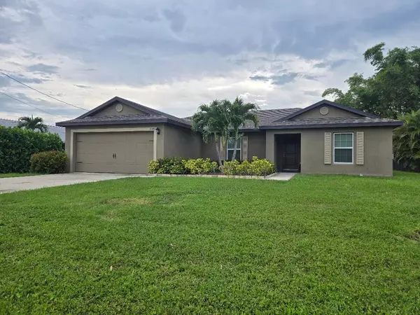 2586 SE Charleston DR, Port Saint Lucie, FL 34952