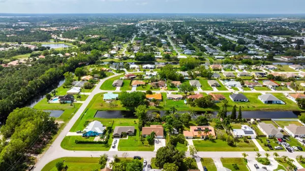 Port Saint Lucie, FL 34952,2586 SE Charleston DR