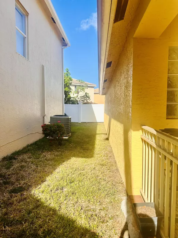 Greenacres, FL 33463,5200 Rising Comet LN
