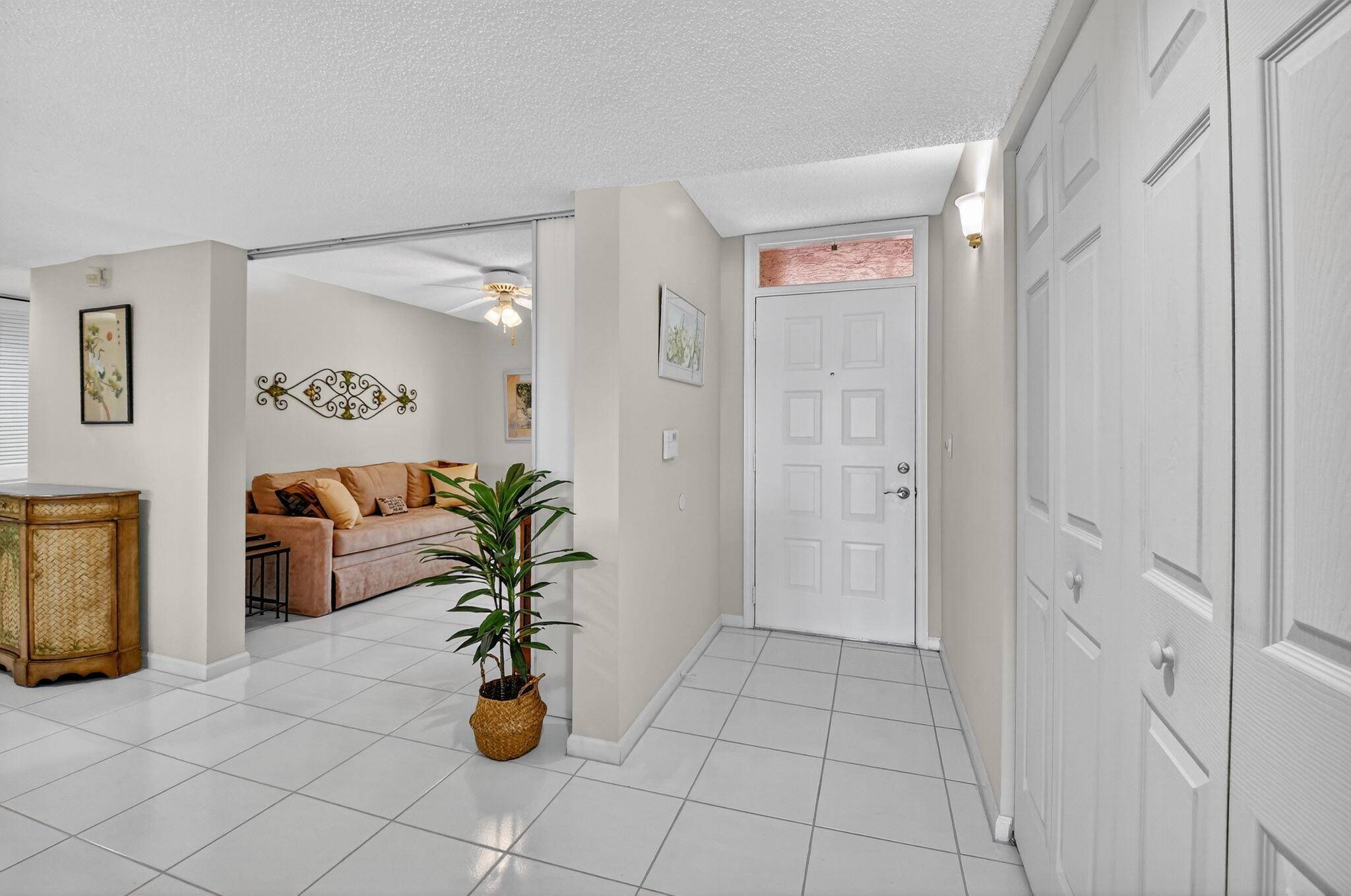 Boynton Beach, FL 33437,9877 Seacrest CIR 101