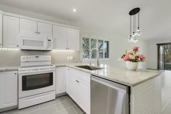 534 Club DR, Palm Beach Gardens, FL 33418