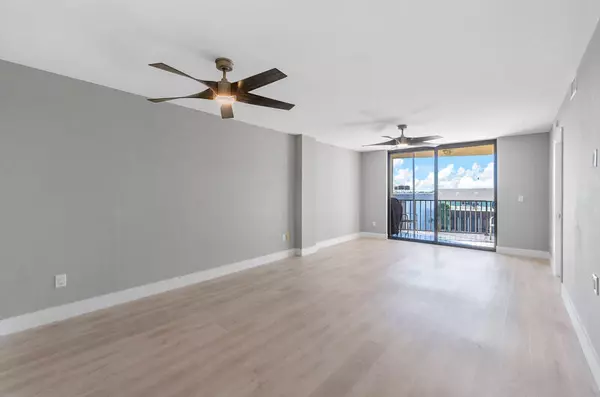 Lantana, FL 33462,896 N Federal Hwy 526 HWY 526