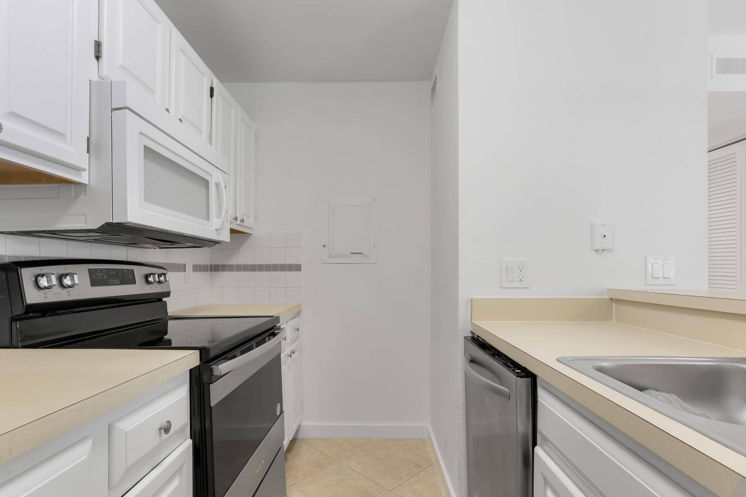 Delray Beach, FL 33445,1780 Palm Cove BLVD 6-101
