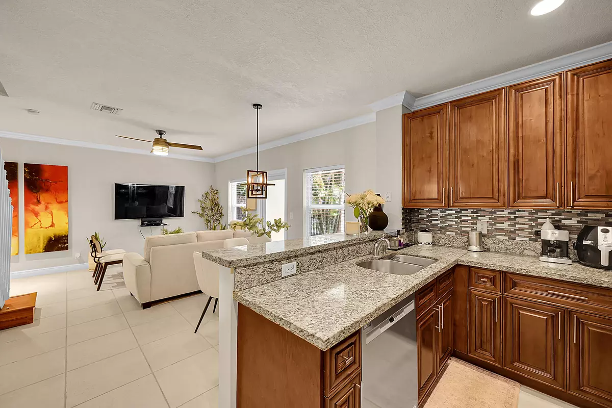 Pompano Beach, FL 33060,410 NE 1st AVE