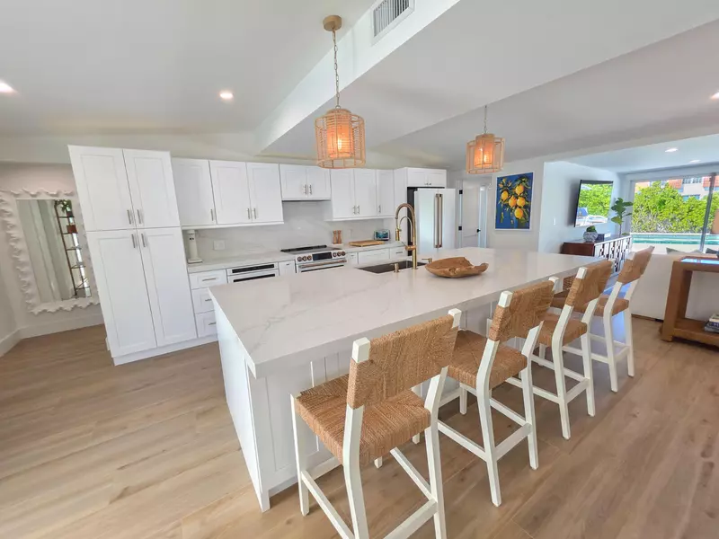 720 Eastwind DR, North Palm Beach, FL 33408