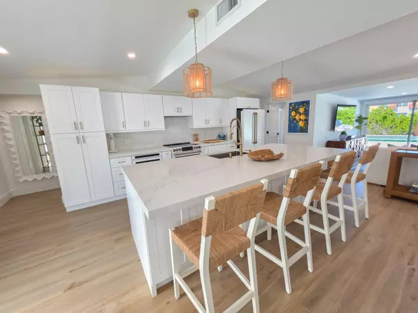 720 Eastwind DR, North Palm Beach, FL 33408