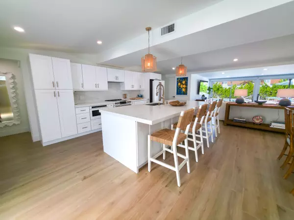 North Palm Beach, FL 33408,720 Eastwind DR