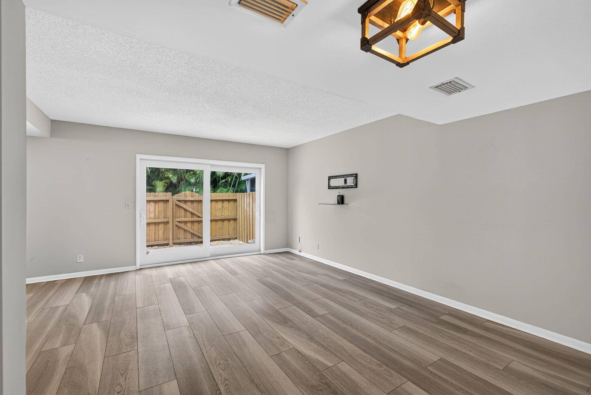 Tequesta, FL 33469,417 N Cypress DR #11