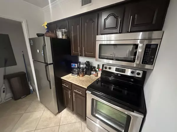 Hypoluxo, FL 33462,400 Scotia DR 103