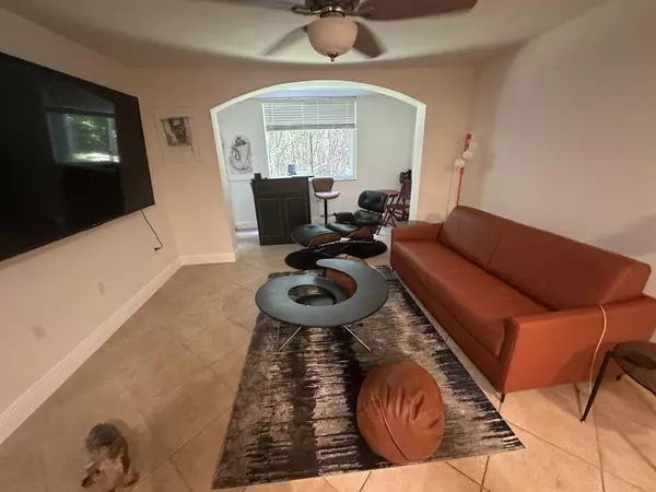 Hypoluxo, FL 33462,400 Scotia DR 103