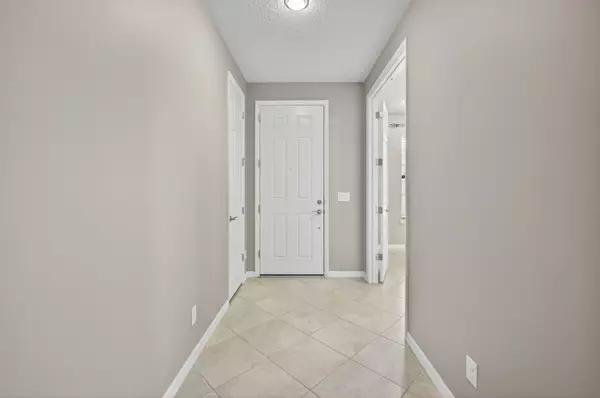 Port Saint Lucie, FL 34984,194 SE Courances DR