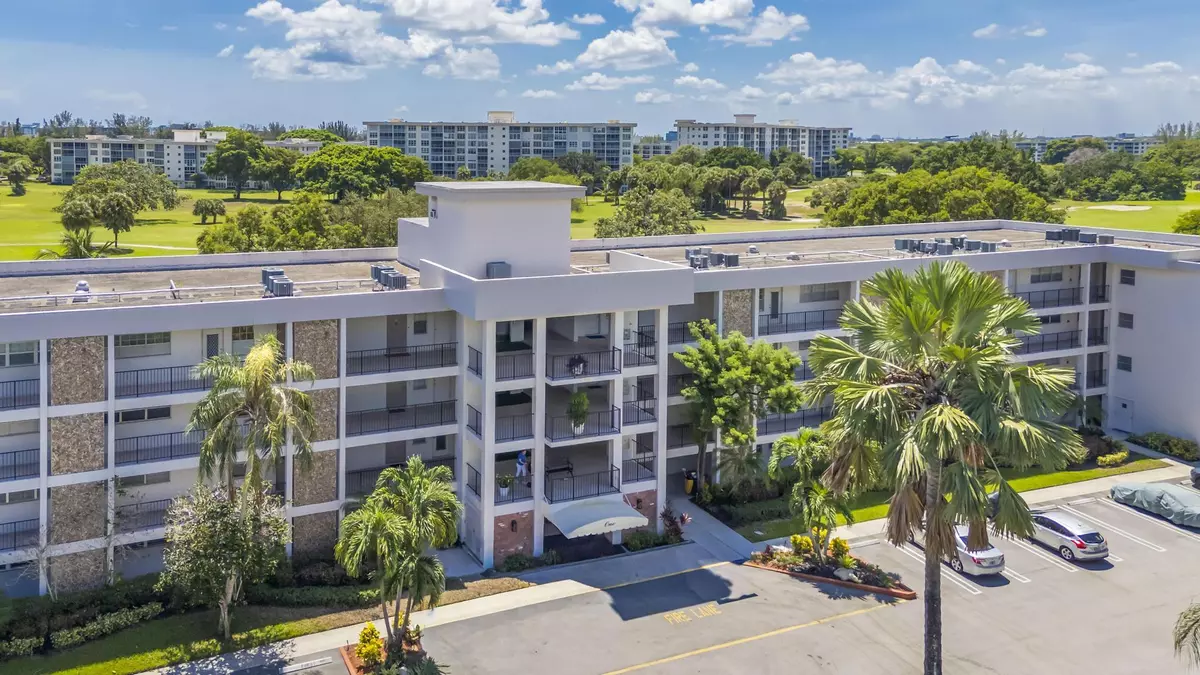 Pompano Beach, FL 33069,2800 N Palm Aire DR 401
