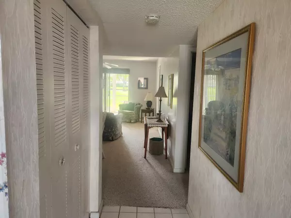 Tequesta, FL 33469,18081 SE Country Club DR 4-35