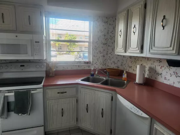 Tequesta, FL 33469,18081 SE Country Club DR 4-35