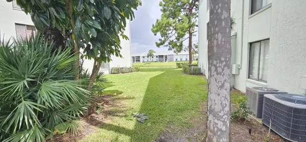 West Palm Beach, FL 33417,3630 Alder DR F2