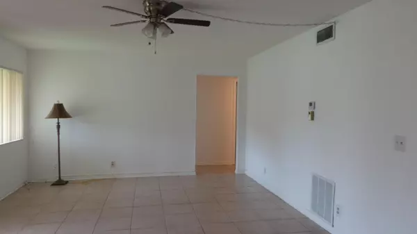 Greenacres, FL 33463,5883 La Paseos DR A-1