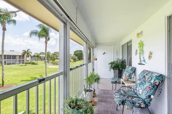 Tequesta, FL 33469,18081 SE Country Club DR 98-10