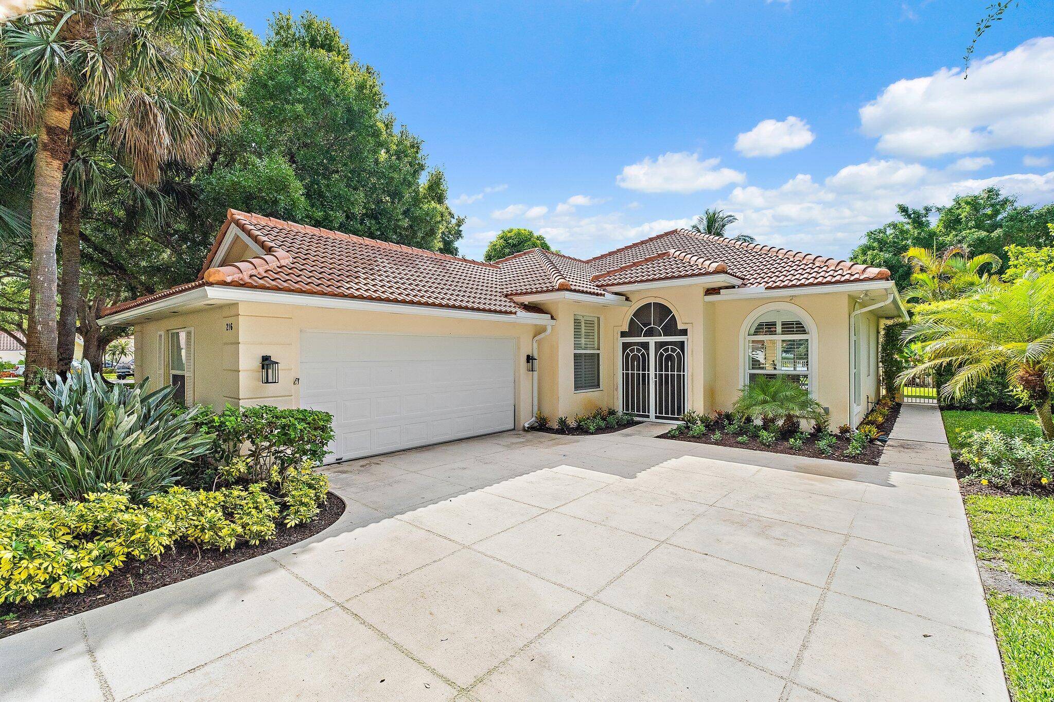 216 E Tall Oaks CIR, Palm Beach Gardens, FL 33410