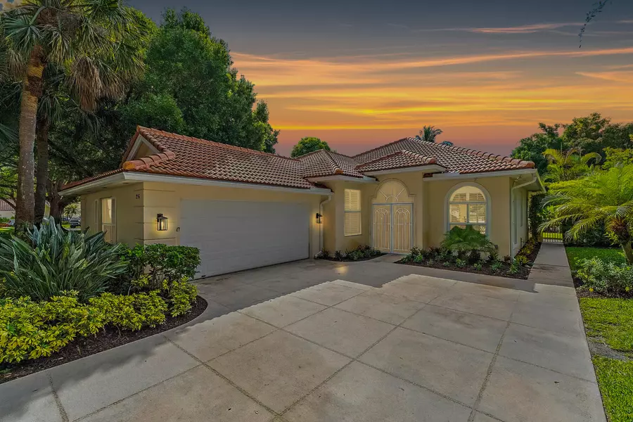 216 E Tall Oaks CIR, Palm Beach Gardens, FL 33410