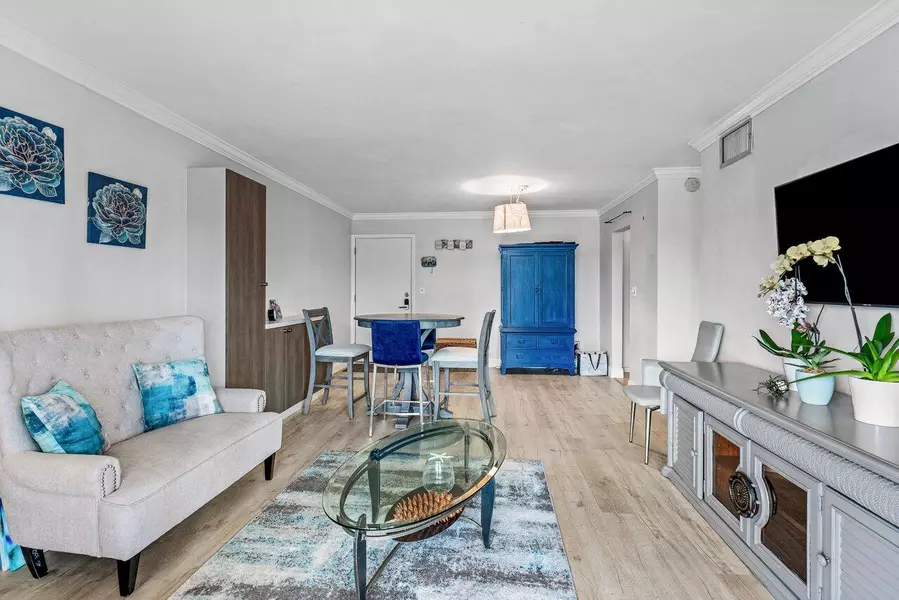 2970 NE 16th AVE 209, Oakland Park, FL 33334