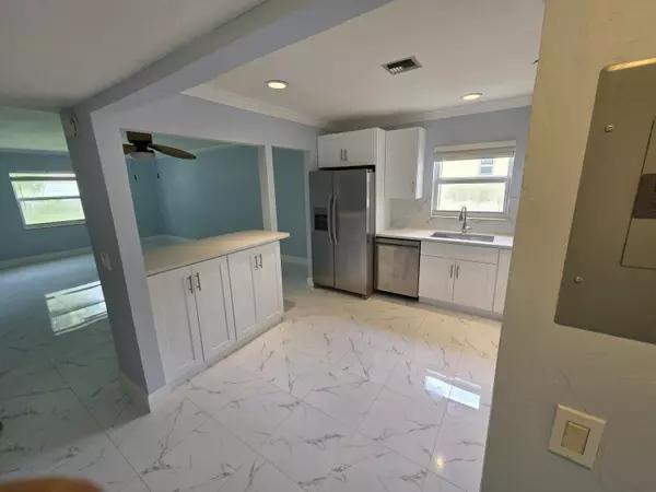 Jupiter, FL 33477,717 S Us Highway 1 412