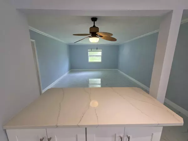 Jupiter, FL 33477,717 S Us Highway 1 412