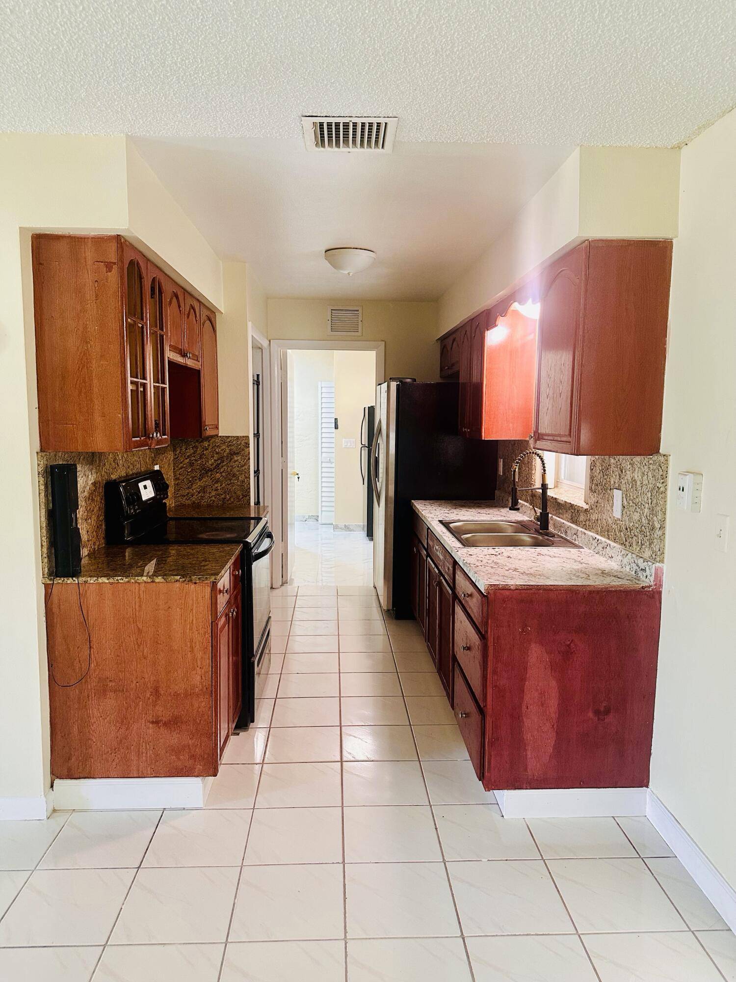 West Palm Beach, FL 33417,6245 Saxon BLVD