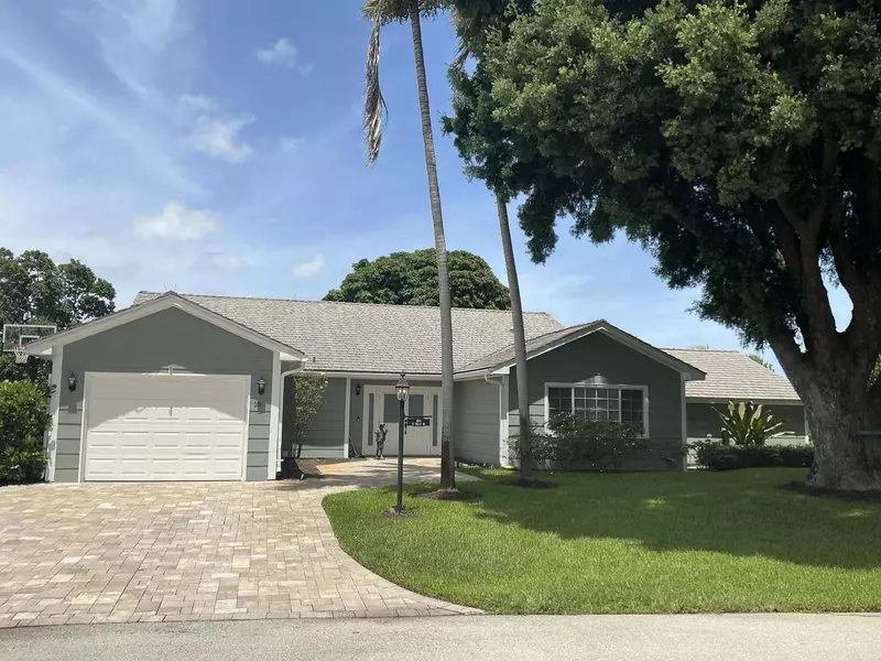 18 Holly DR, Boynton Beach, FL 33436