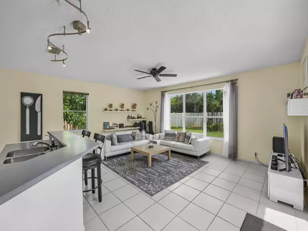 Lake Worth, FL 33463,6211 Shadow Tree LN