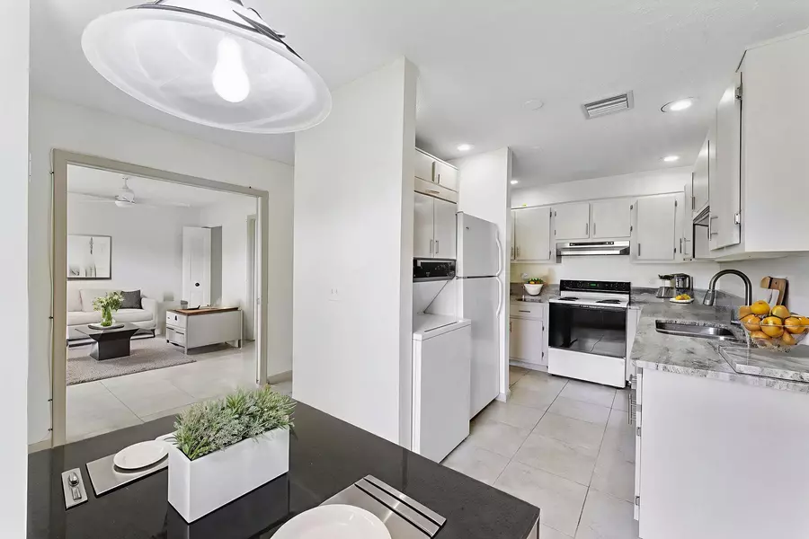 1521 NW 18th AVE 103, Delray Beach, FL 33445