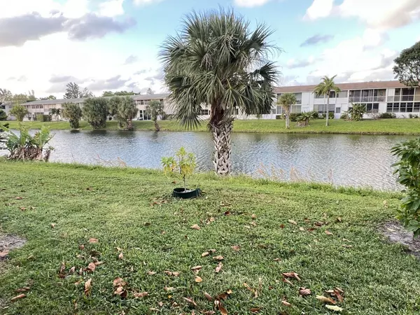 West Palm Beach, FL 33417,119 Camden F