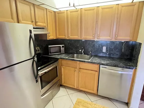 West Palm Beach, FL 33417,119 Camden F