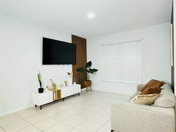 Riviera Beach, FL 33410,1006 Sweet Briar LN