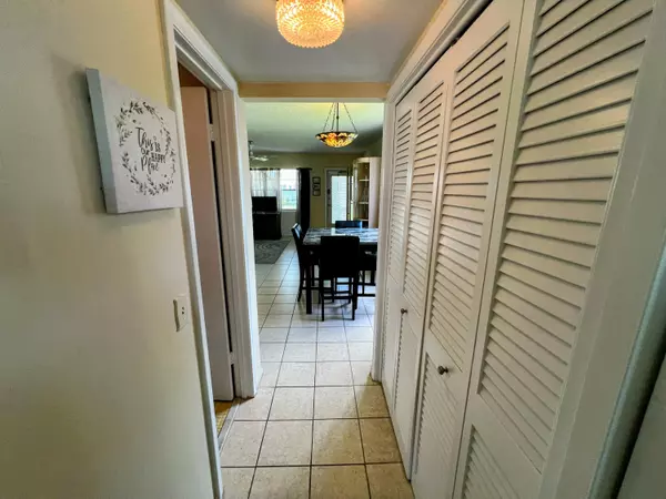 West Palm Beach, FL 33417,113 E Easthampton E,