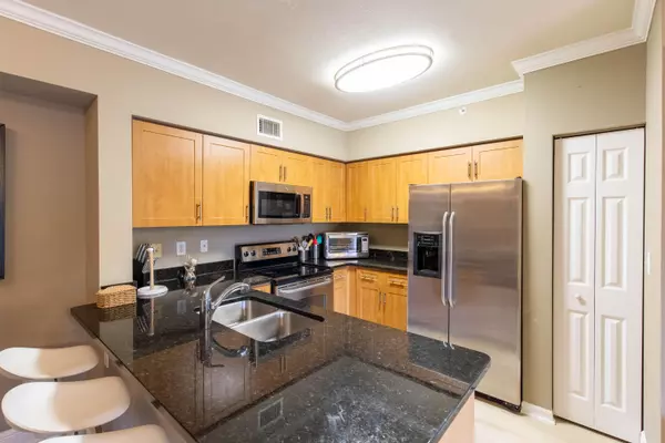 West Palm Beach, FL 33411,6559 Emerald Dunes DR 201