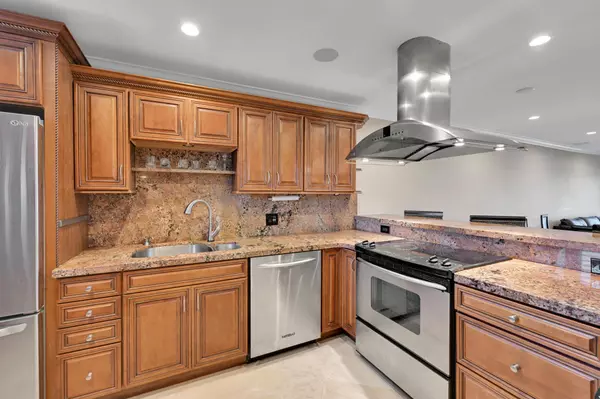 South Palm Beach, FL 33480,3605 S Ocean BLVD 534