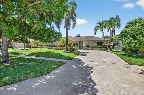 6385 E Hollandaire DR, Boca Raton, FL 33433