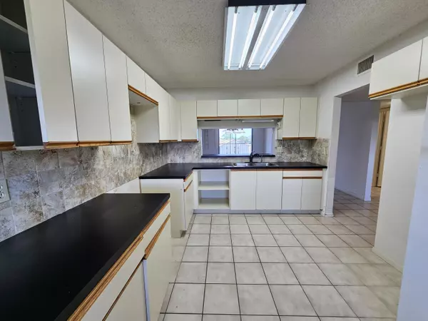 Lake Worth, FL 33467,4725 E Lucerne Lakes BLVD 413