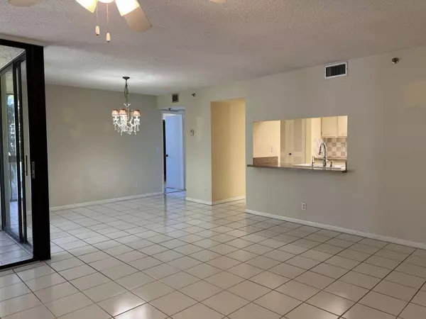 Delray Beach, FL 33444,955 Egret CIR 202