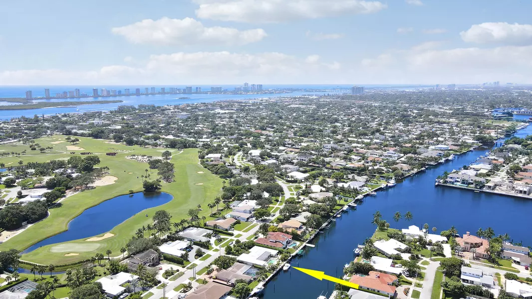 879 Country Club DR, North Palm Beach, FL 33408